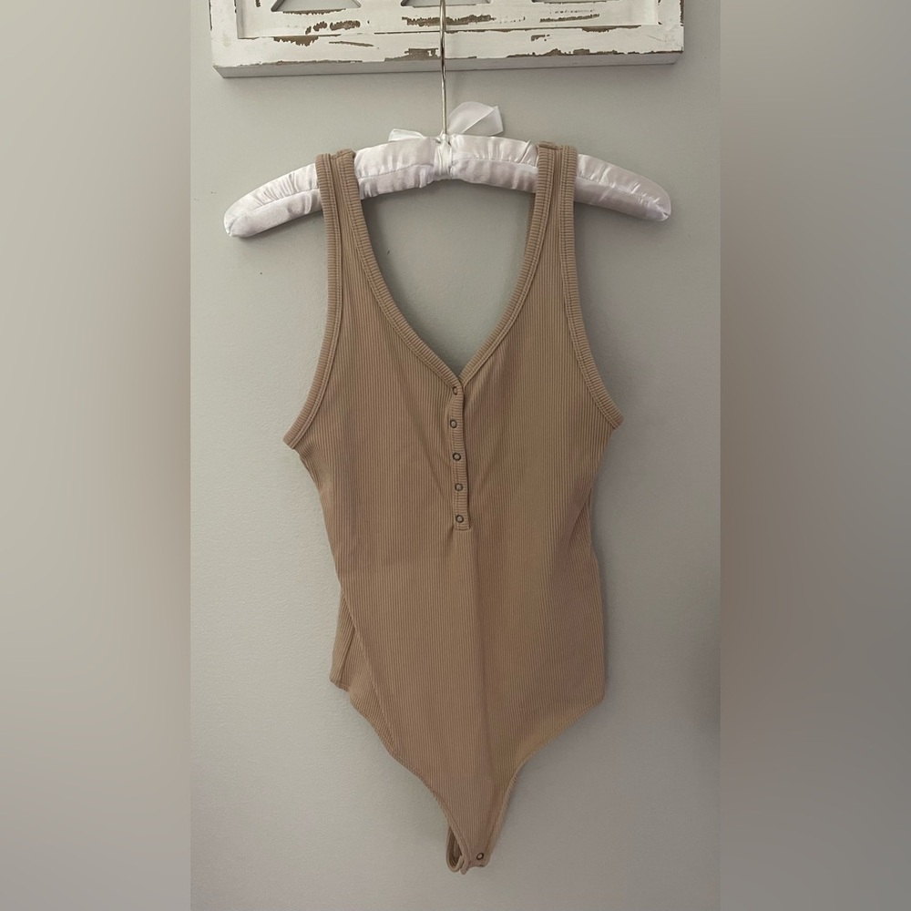 Abercrombie & Fitch Soft A&F Ribbed Henley Tank Bodysuit In Tan Size S